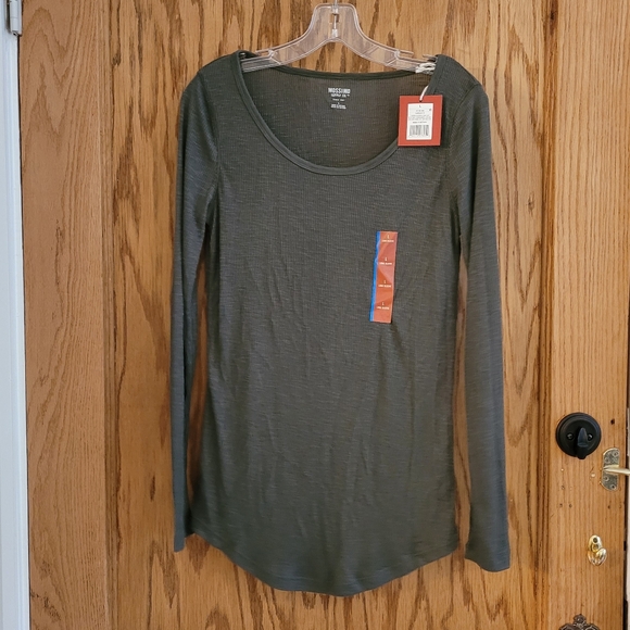 Mossimo Supply Co. Tops - Mossimo Long Sleeve Ribbed Scoop Neck Tee, L, NWT, in Olive